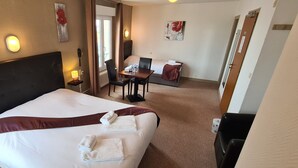 In-room safe, cribs (free), WiFi (free) - Hotel Le Bretagne (Le Vivier-sur-Mer)