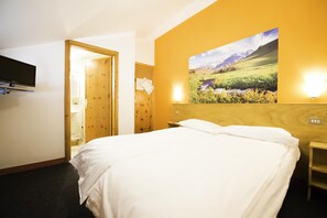 Economy Double or Twin Room | In-room safe, blackout drapes, free WiFi, bed sheets - Hotel Teola (Livigno)