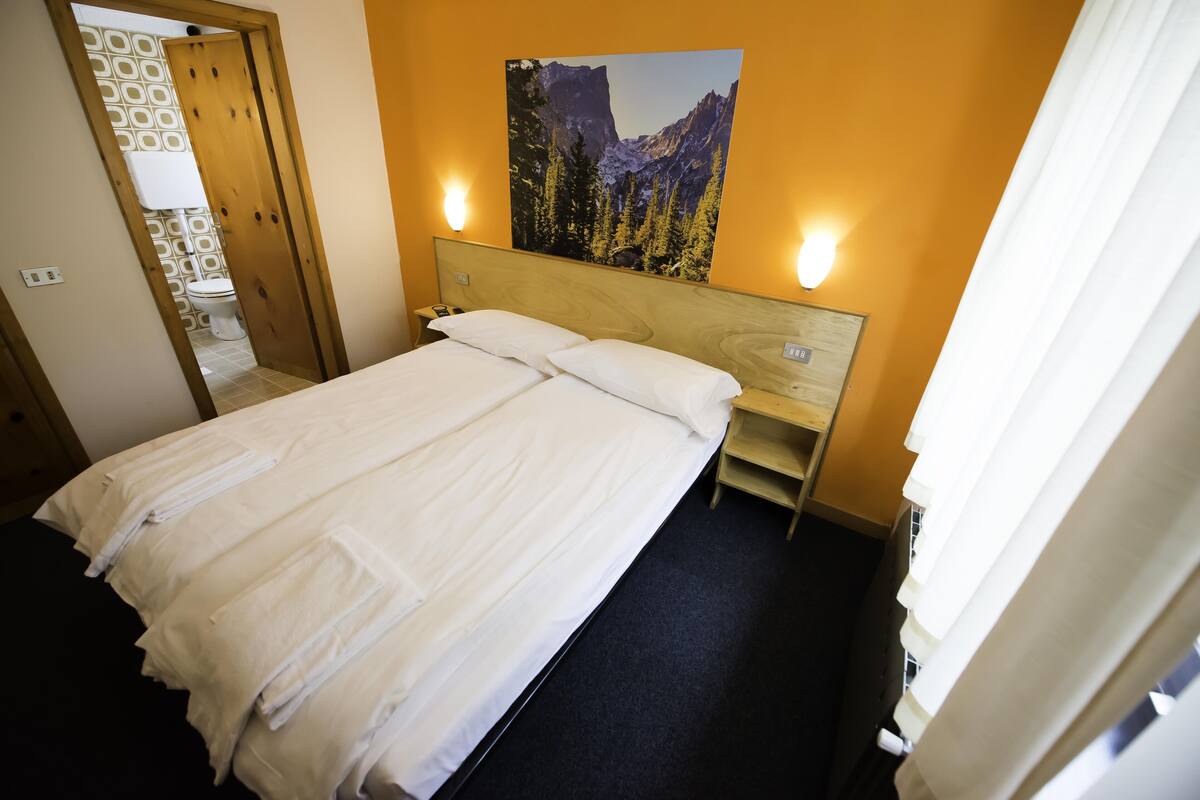 Standard Double or Twin Room | In-room safe, blackout drapes, WiFi (free), bed sheets