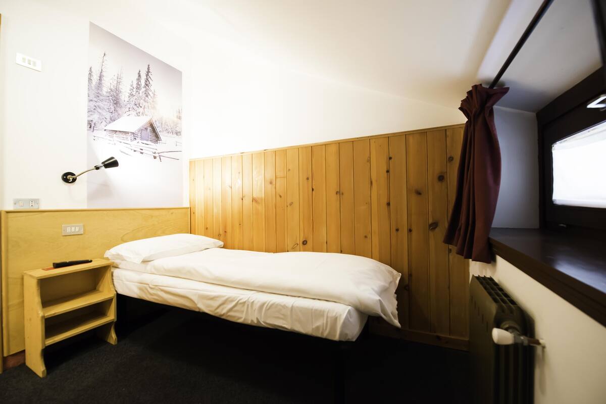 Economy Single Room | In-room safe, blackout drapes, WiFi (free), bed sheets