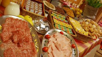 Free daily buffet breakfast
