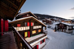 Front of property – evening/night - Hotel Teola (Livigno)