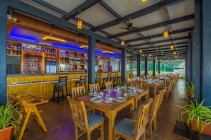 Bar (on property) - La Cabana Beach and Spa (Ashvem)