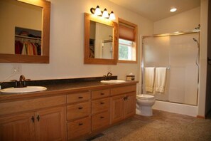 Hair dryer, towels - Leech Lake B&B (Walker)