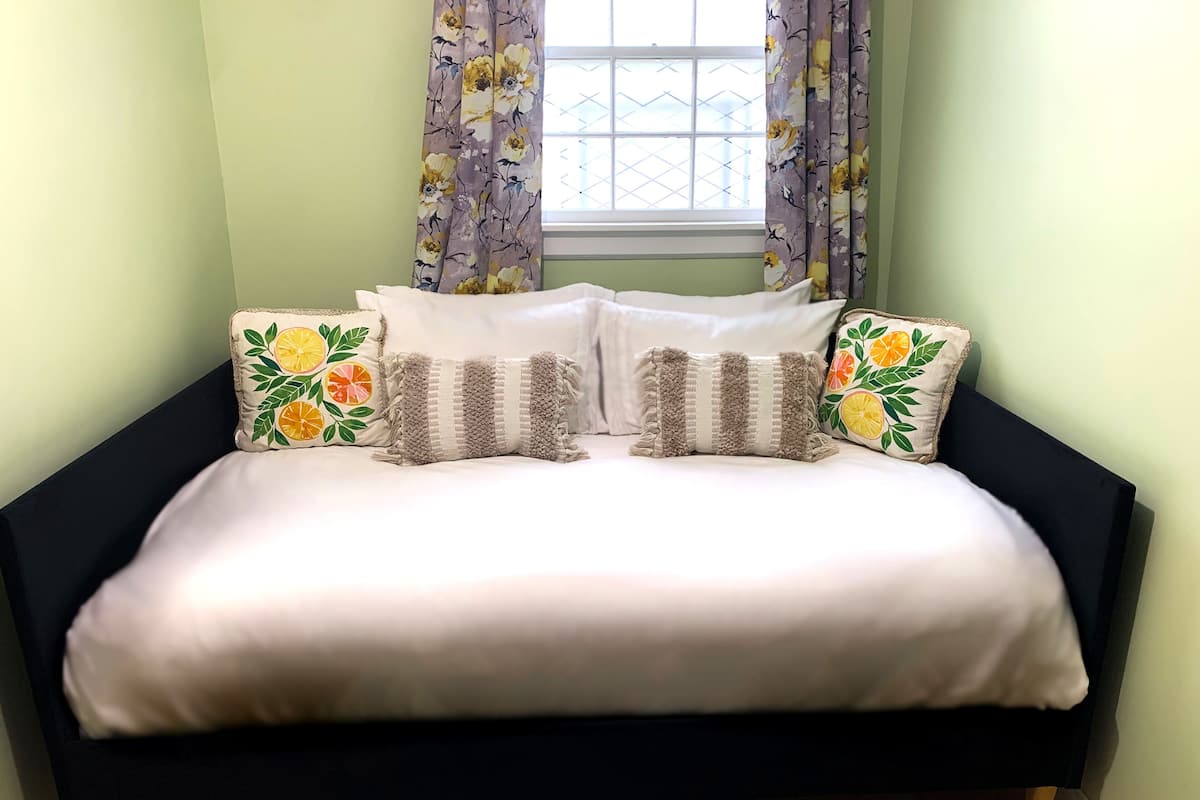 Habitación económica doble | 1 dormitorio, ropa de cama de alta calidad, edredones de plumas