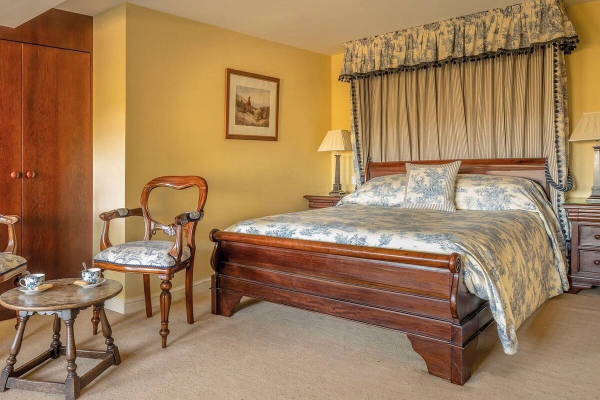 Suite, salle de bains attenante (Rosedale) | Décoration personnalisée, ameublement personnalisé