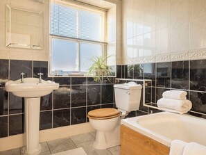 Chambre avec lits jumeaux, salle de bains attenante (Sheepwash) | Salle de bain | Serviettes fournies