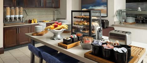 Desayuno continental todos los días (USD 11.95 por persona)