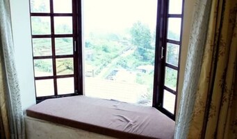 开间 | 埃及棉床单、高档床上用品、客房内保险箱、办公桌