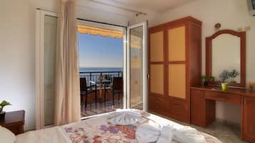 2 bedrooms, blackout curtains, bed sheets