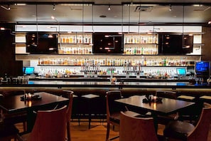 Bar (on property) - Marriott Milwaukee Downtown (Milwaukee)