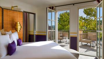 Suite, teras | Seprai premium, isi minibar gratis, brankas, dan didekorasi berbeda-beda