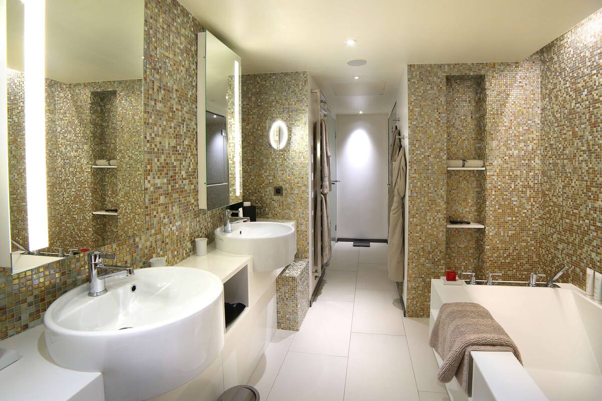 presidential suite | bathroom | free toiletries, hair dryer, bathrobes, slippers