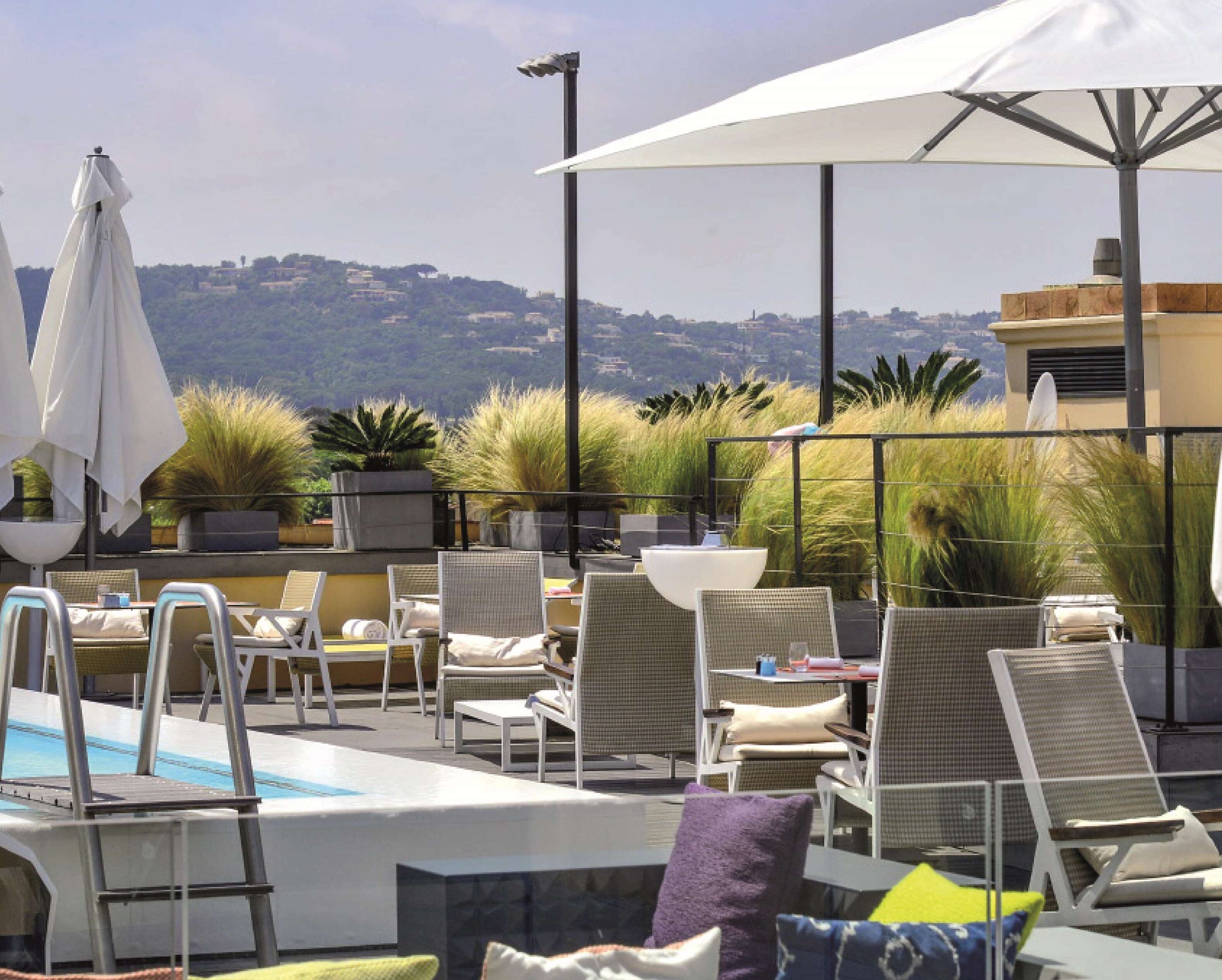 outdoor pool, open 8:00 am to 7:00 pm, pool umbrellas, pool loungers