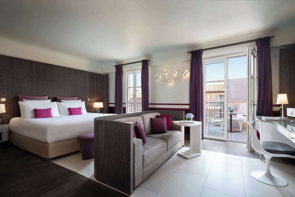 junior suite | premium bedding, free minibar items, in-room safe