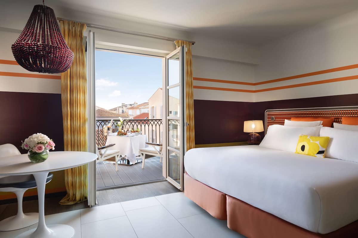 Room, Patio | Premium bedding, free minibar items, in-room safe