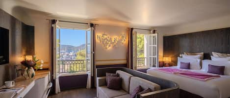 Junior-sviitti (Marina) | Ylelliset vuodevaatteet, minibaari (osa tuotteista ilmaisia)