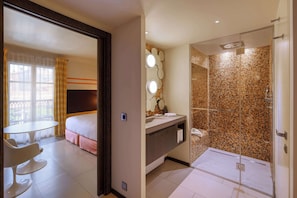 Room, Patio | Bathroom shower