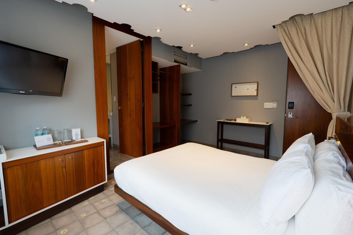 Caja fuerte, cortinas opacas, wifi gratis y ropa de cama