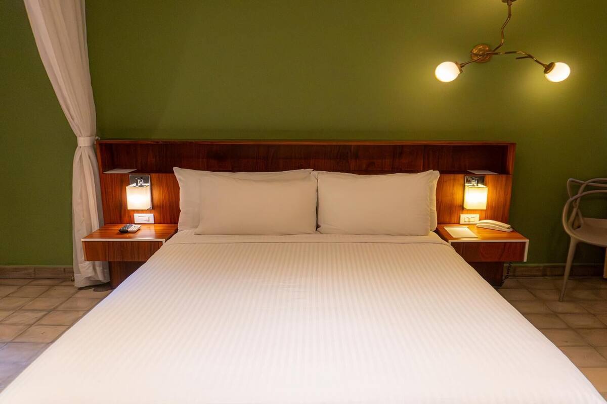 WiFi (free), bed sheets