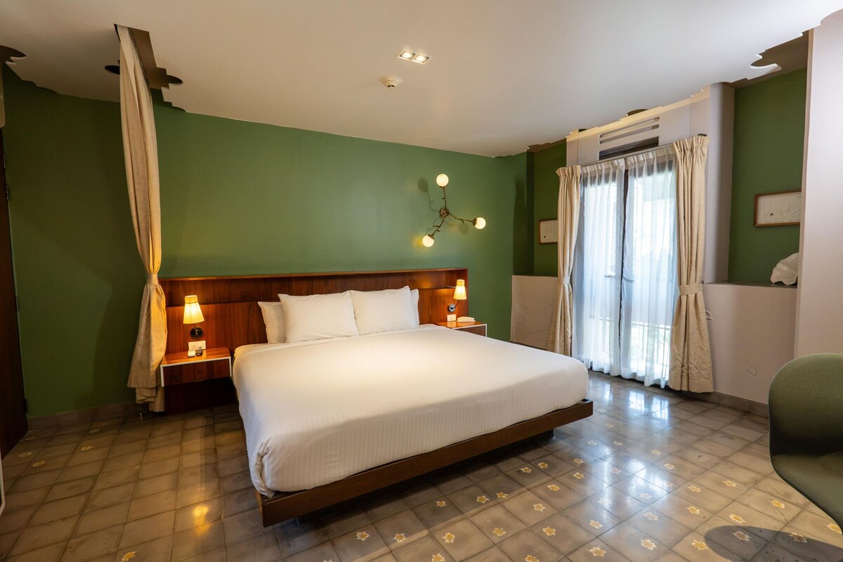 Caja fuerte, cortinas opacas, wifi gratis y ropa de cama
