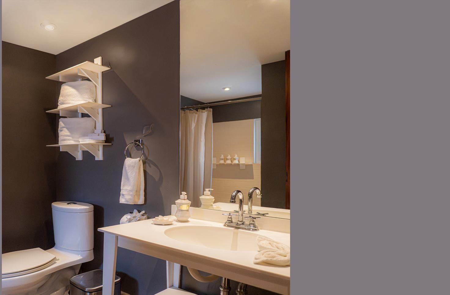 Baño | Ducha, artículos de higiene personal gratuitos, toallas y jabón