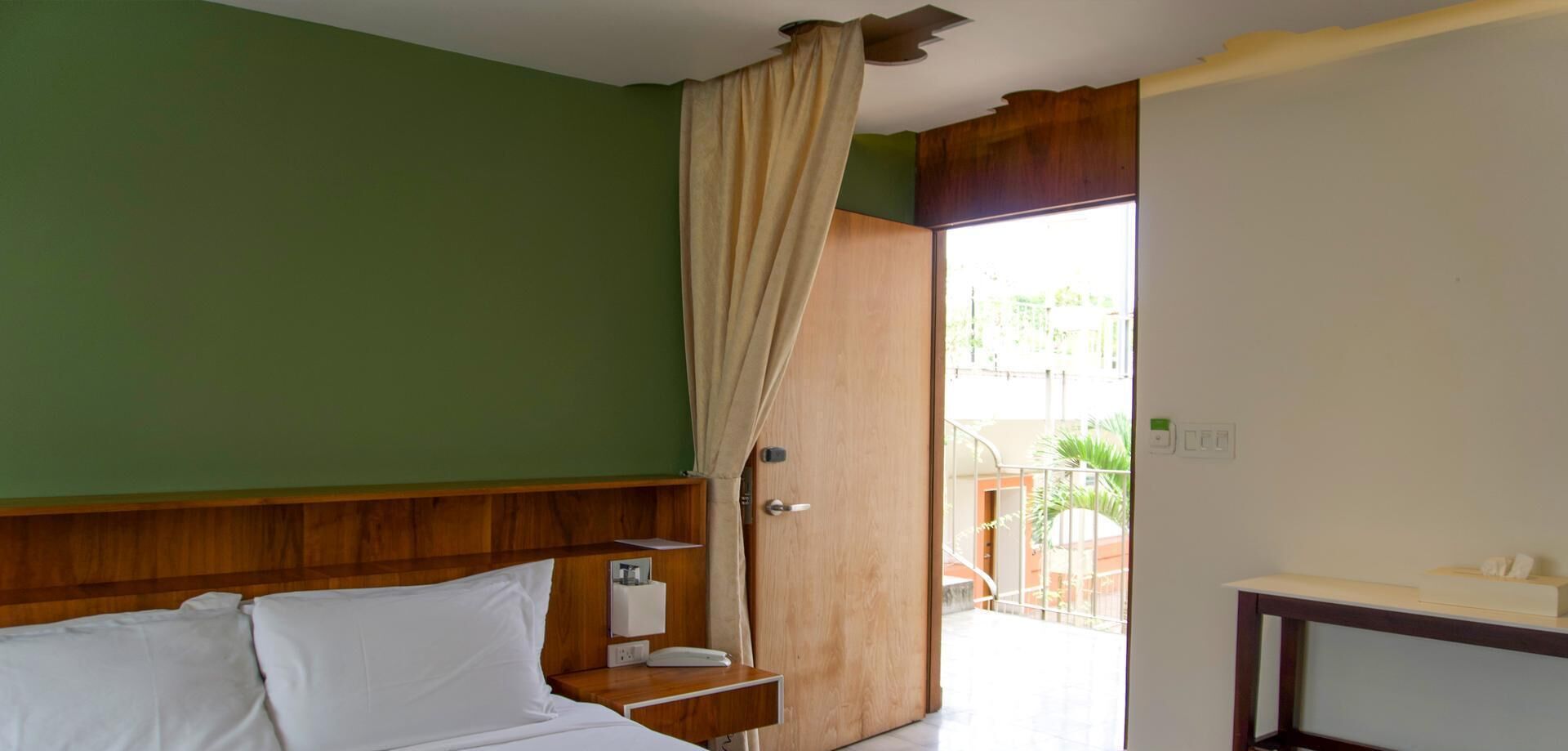 WiFi (free), bed sheets