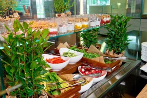 Sarapan ala kontinental setiap hari (PLN 75 per orang)