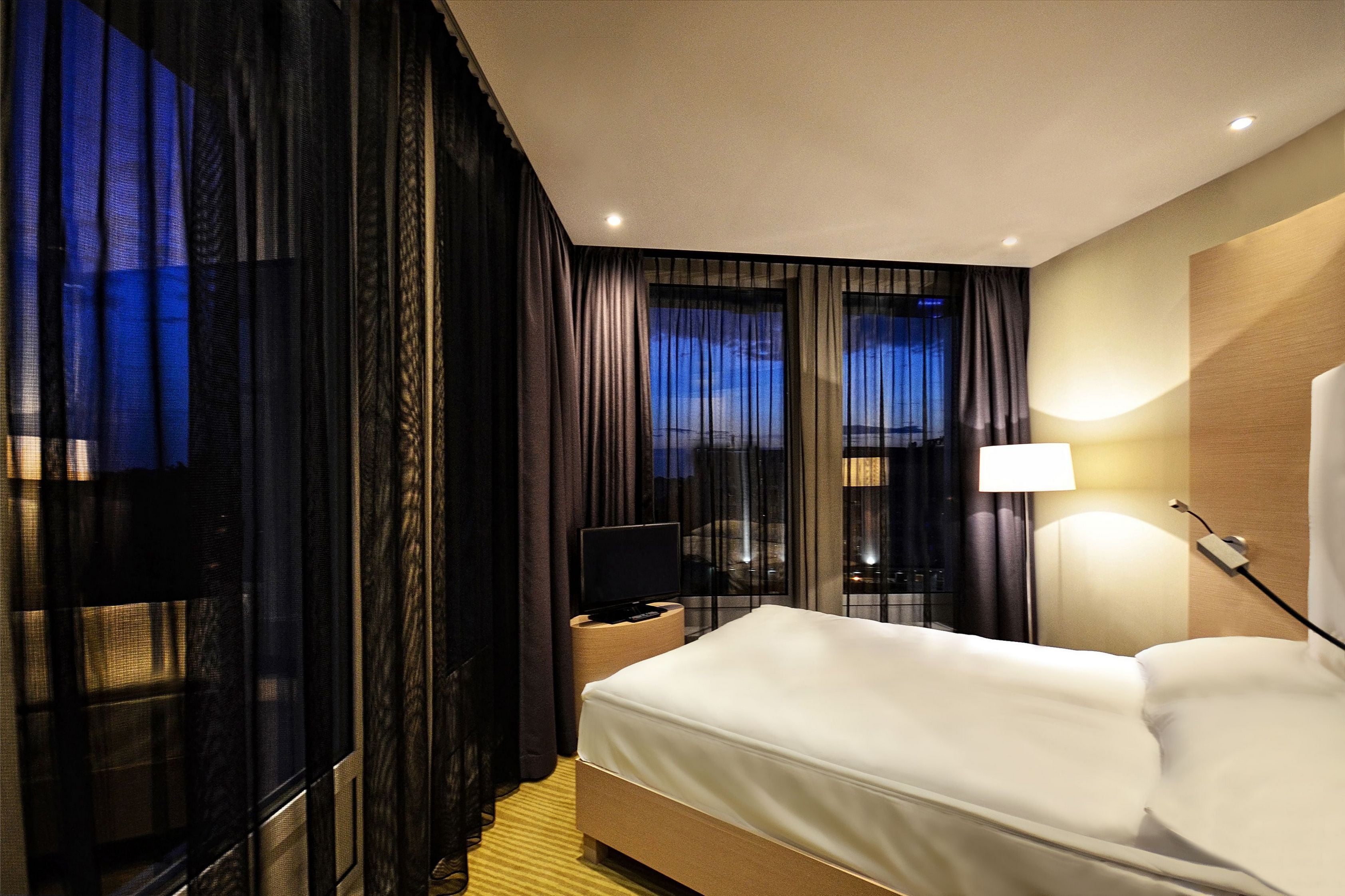 superior double room | soundproofing, free wifi, bed sheets, wheelchair access