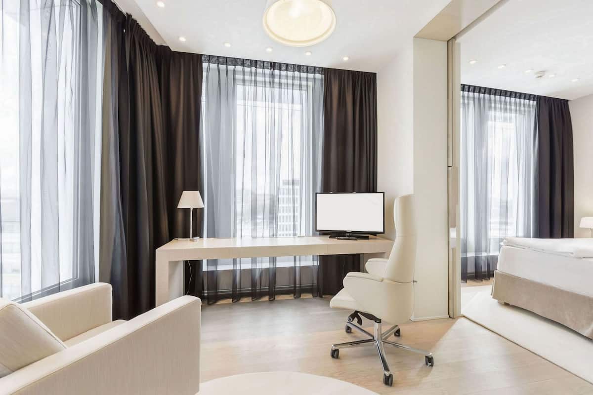 Suite | Soundproofing, WiFi (free), bed sheets