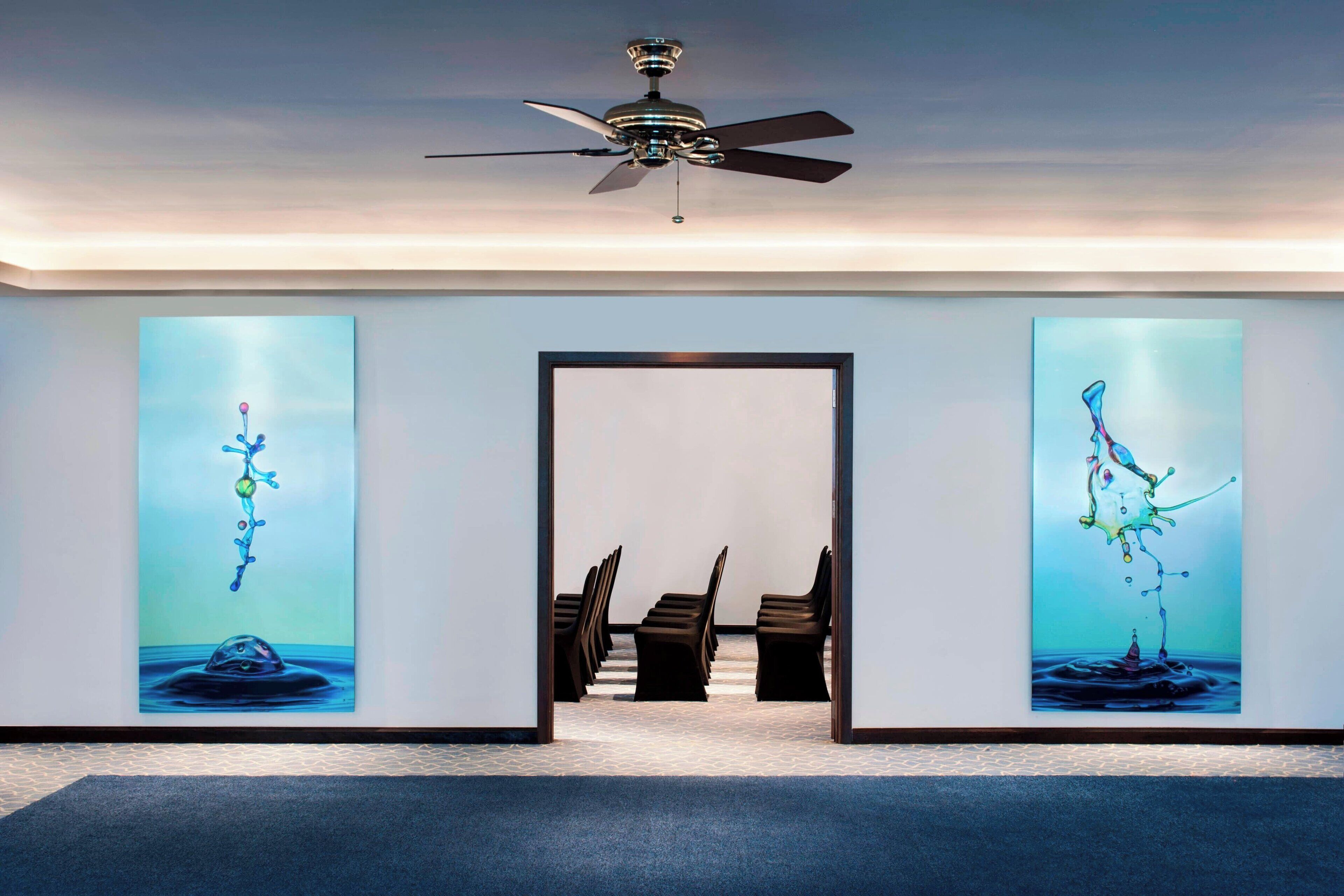 2 bars/lounges, rooftop bar, lobby lounge, sports bar