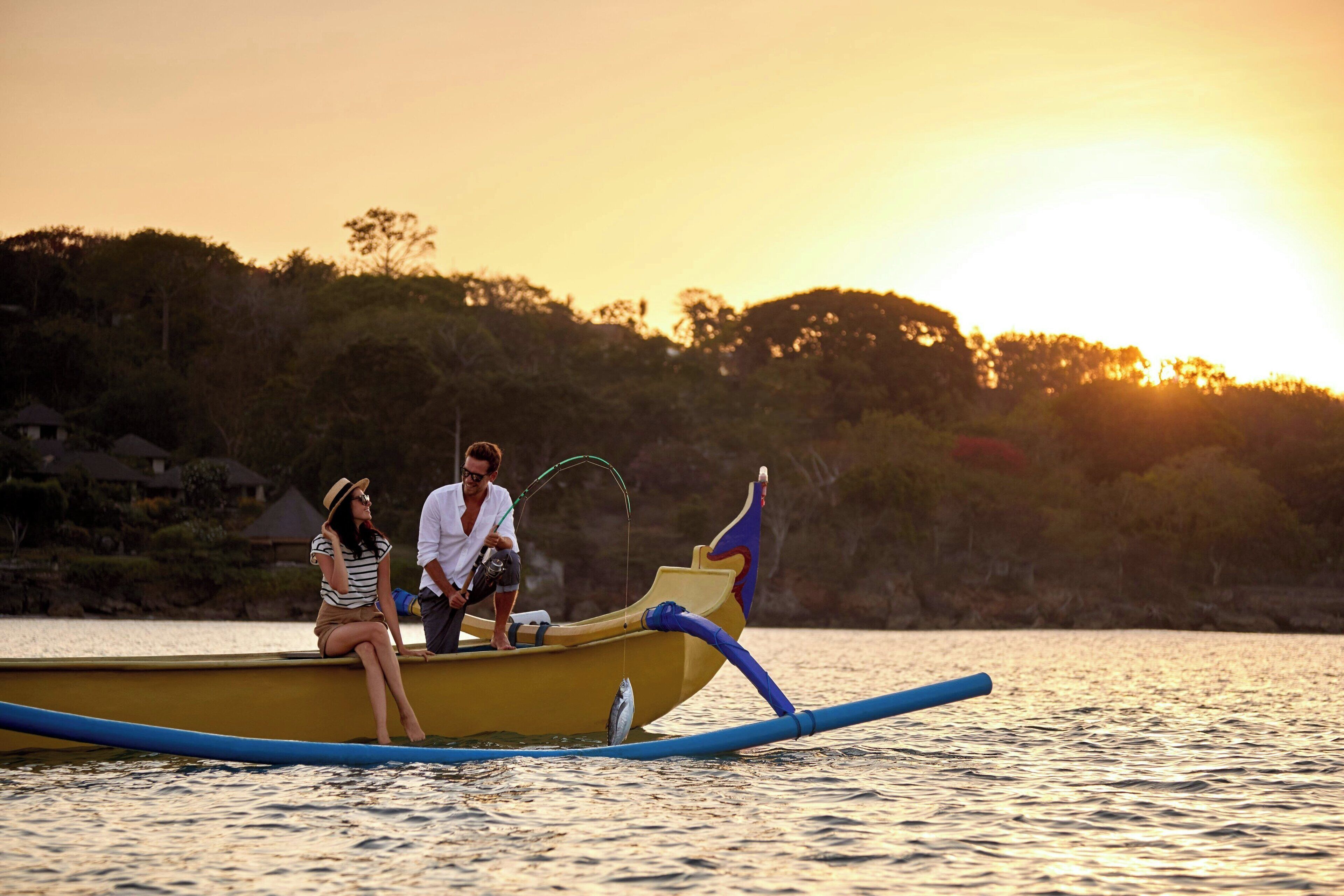 2 bars/lounges, rooftop bar, lobby lounge, sports bar