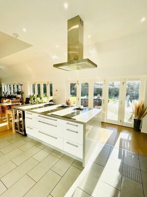 Shared kitchen - The Thorpe Guesthouse (Huntingdon)