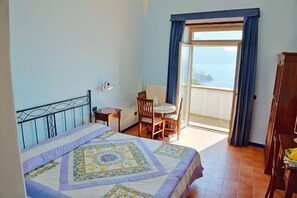 ห้องดับเบิล, ระเบียง, วิวทะเล | โต๊ะทำงาน