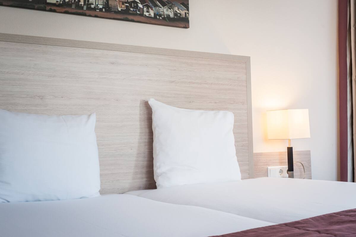 2 bedrooms, minibar, in-room safe, desk