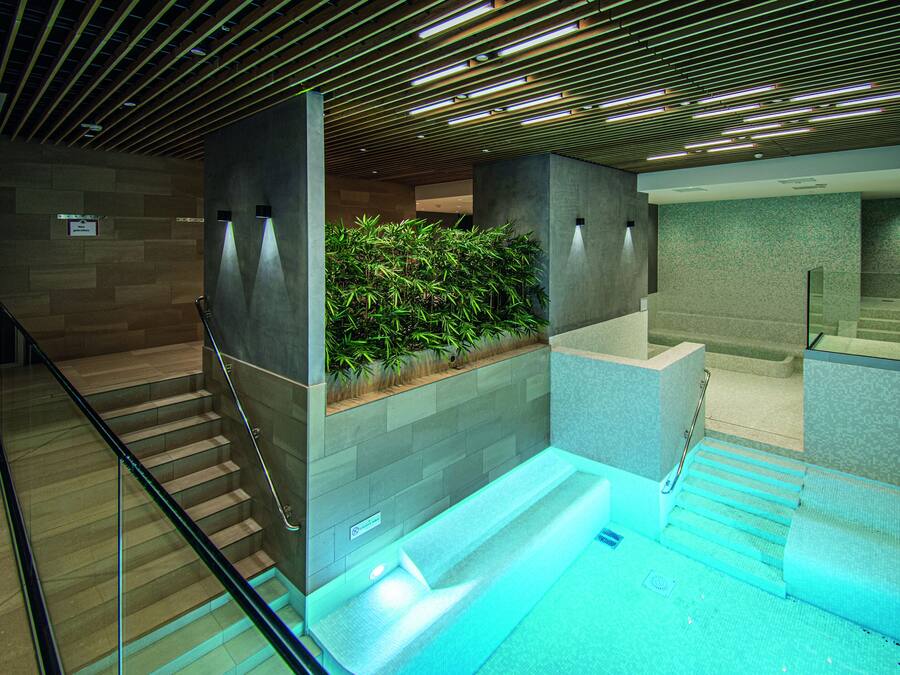 Couples treatment rooms, sauna, hot tub, steam room, body treatments