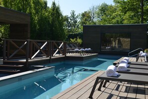 Bathtub spa outdoor
