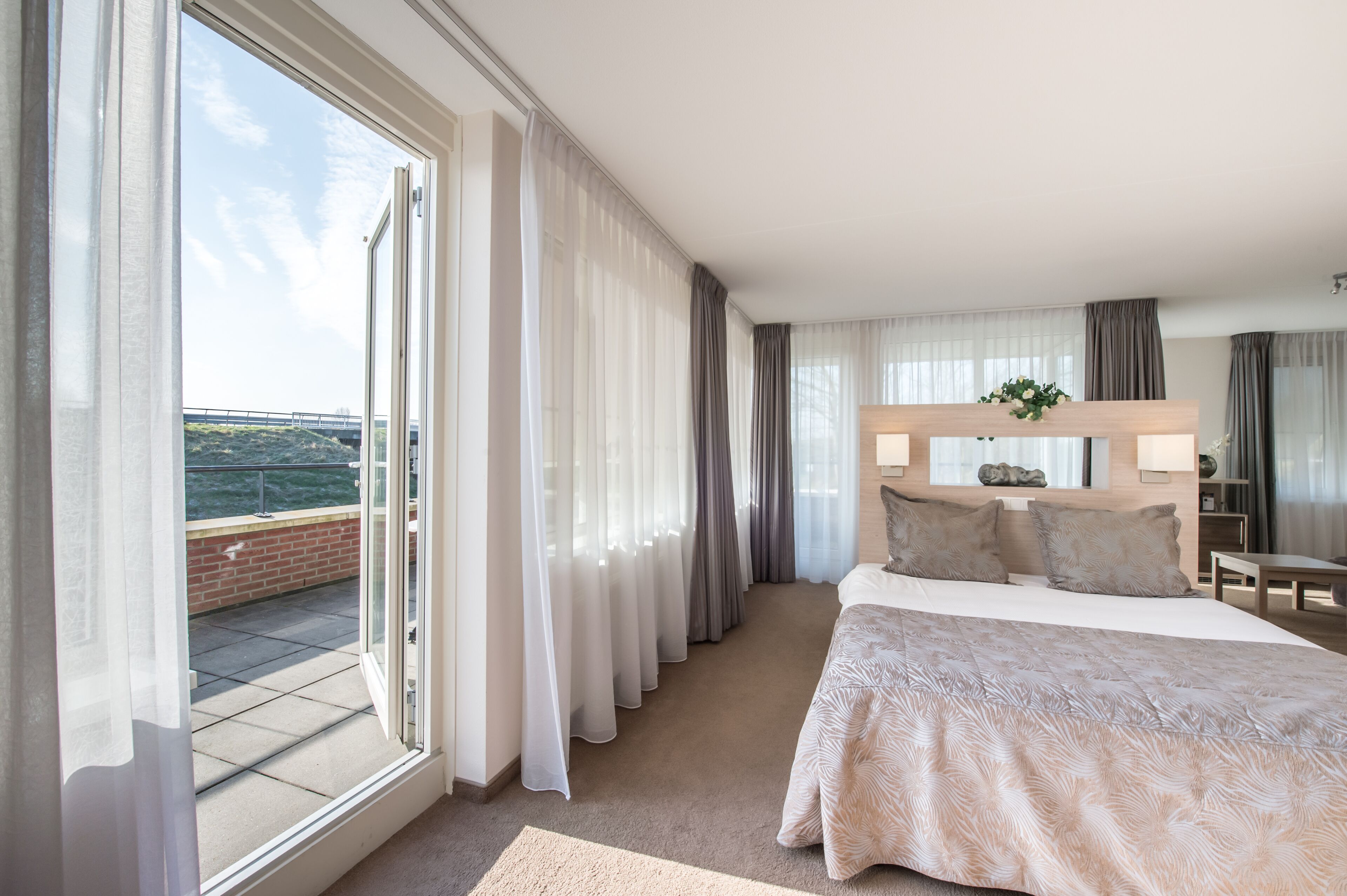 studio suite | 2 bedrooms, minibar, in-room safe, desk