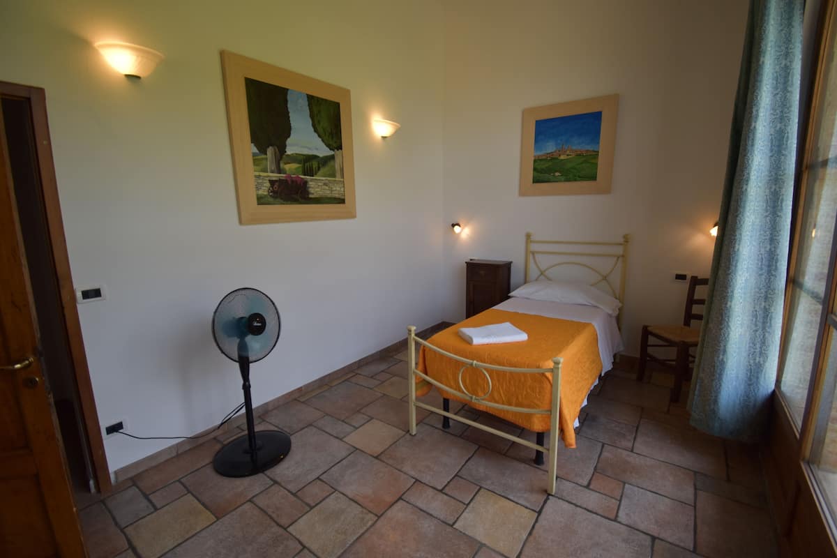 Deluxe Apartment, 3 Bedrooms, Kitchen | 1 bedroom, soundproofing, free WiFi, bed sheets