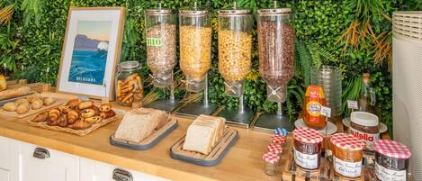 Desayuno buffet (EUR 8.50 por persona)