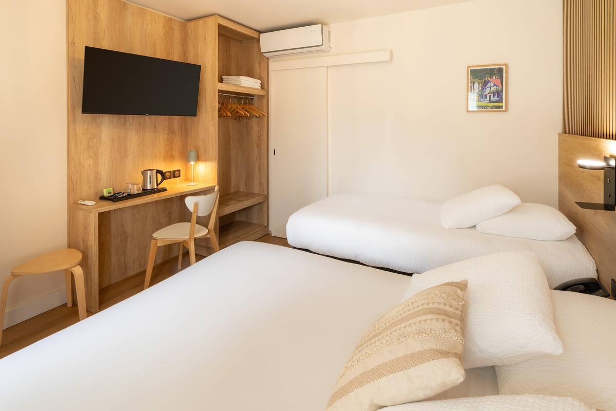 1 quarto, escrivaninha, cortinas blackout, quartos à prova de som