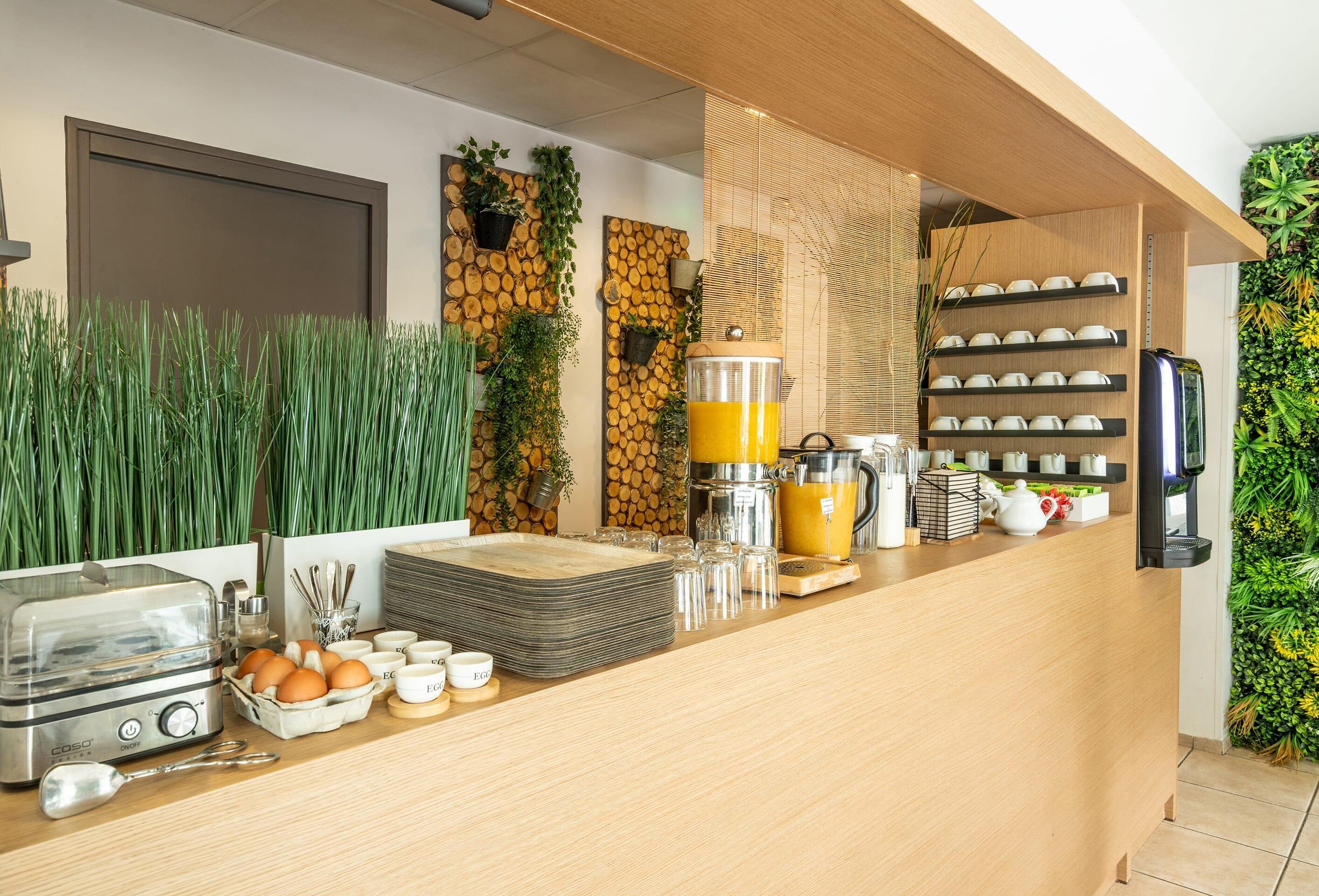 每日供应自助式早餐（每人 EUR 12）