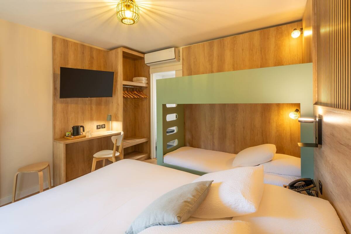 Family Room, Berbilang Katil, Garden View, Ground Floor | 1 bilik tidur, meja, langsir/tirai gelap terus, kalis bunyi