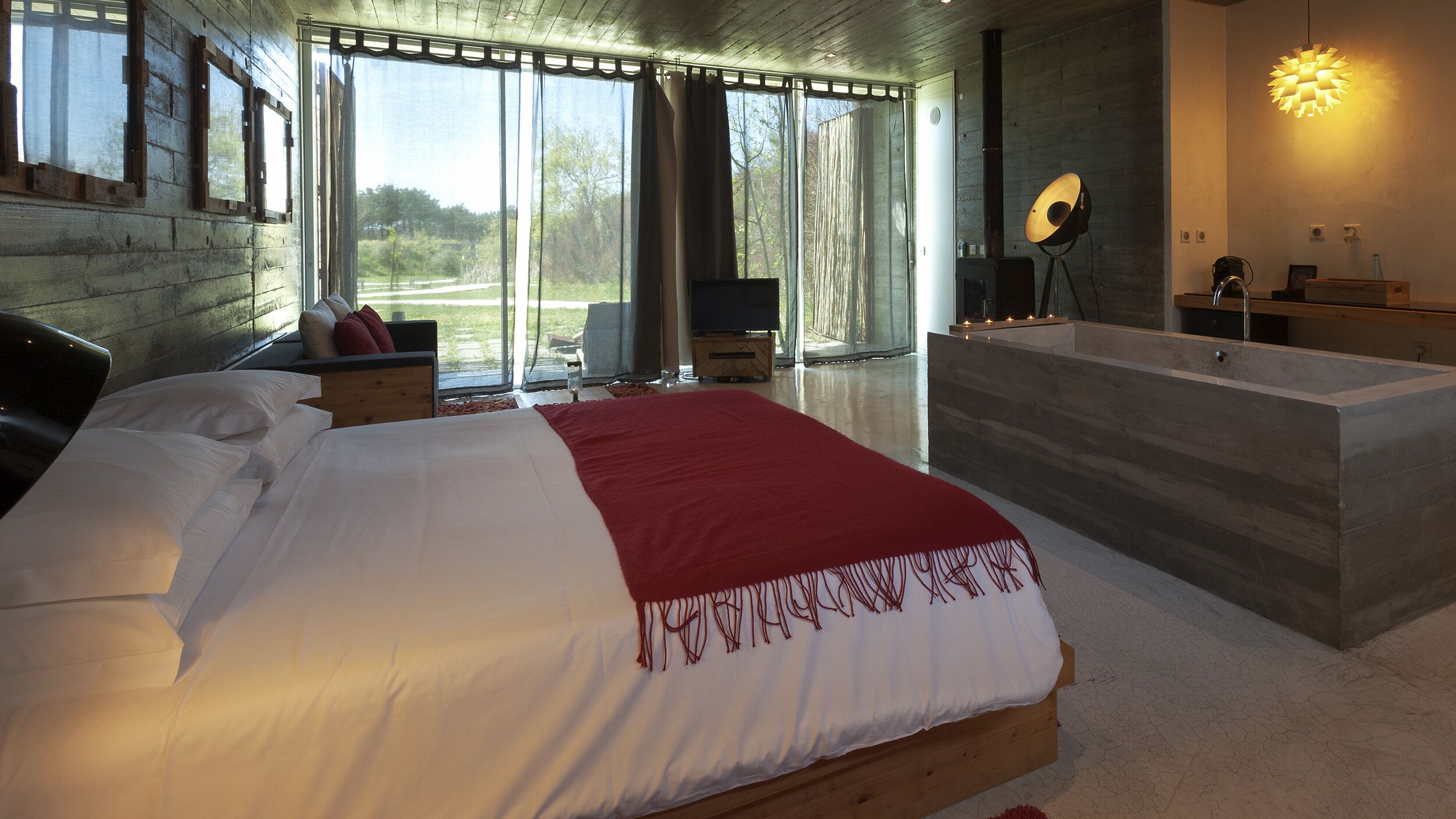 Classic Suite | Minibar, blackout drapes, soundproofing, free WiFi