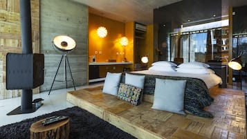 Superior Suite | 2 bedrooms, minibar, blackout drapes, soundproofing
