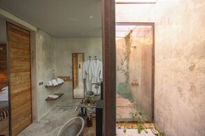 Superior Suite with Waterfall | Minibar, blackout drapes, soundproofing, free WiFi - Rio do Prado (Obidos)