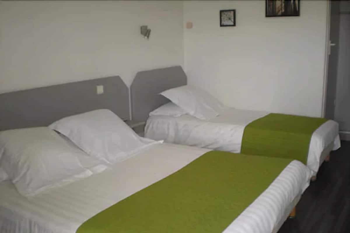 Cribs (free), WiFi (free), bed sheets