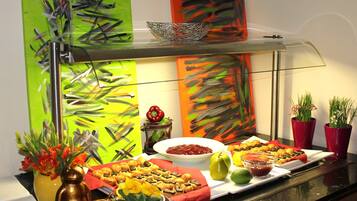 Daily continental breakfast (EUR 9.90 per person)