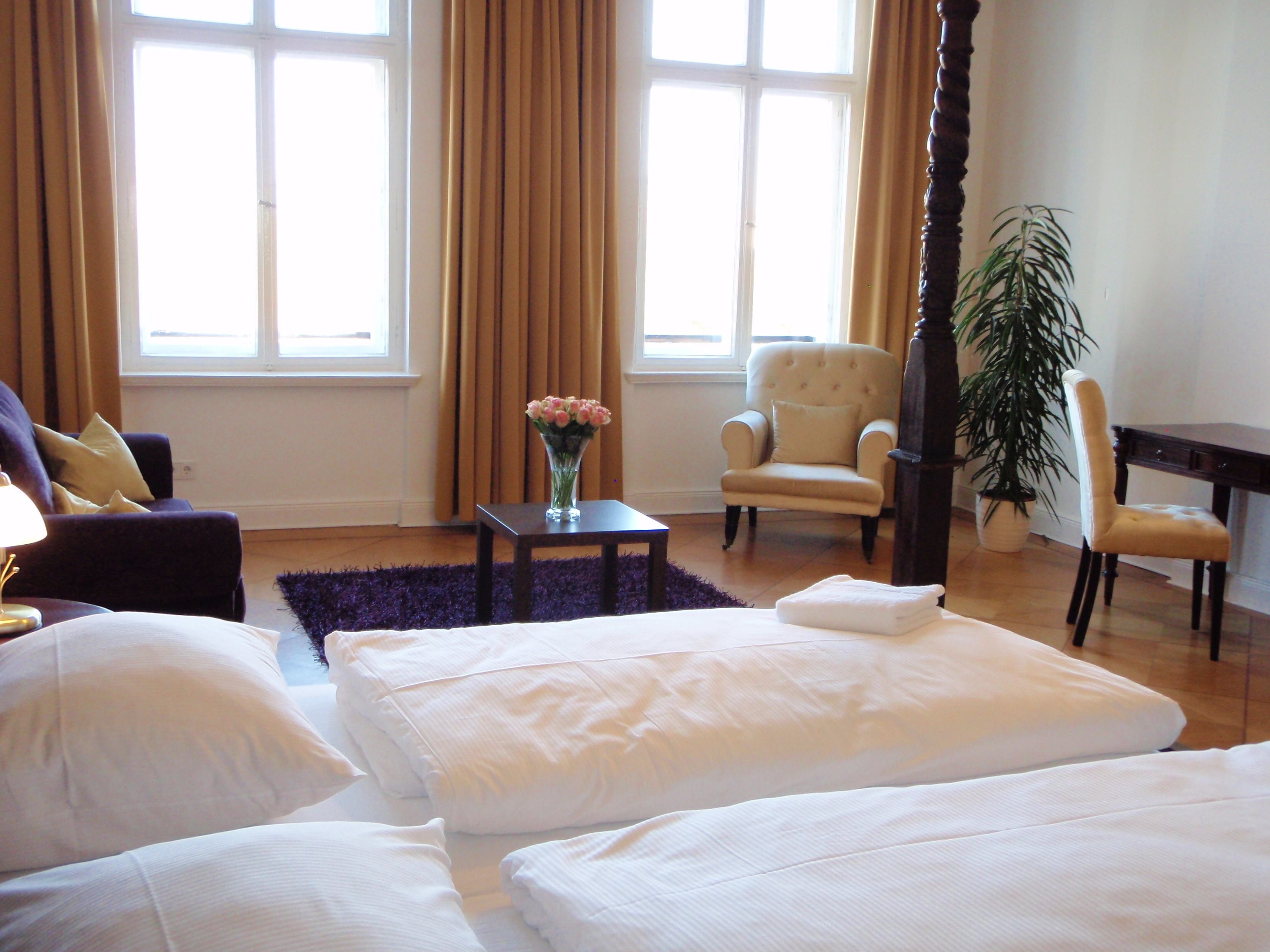 Literie hypoallergénique, coffres-forts dans les chambres