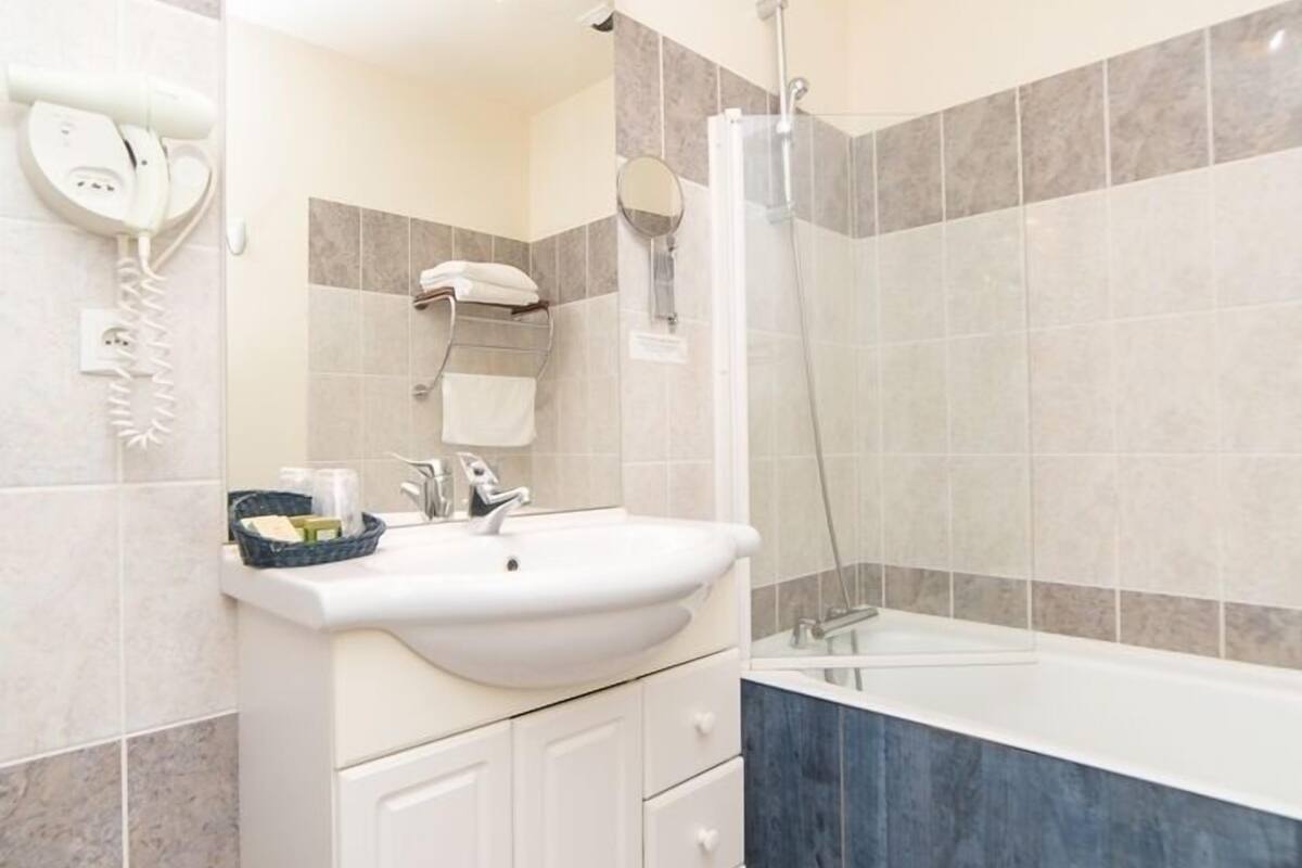 superior double room | bathroom | hair dryer, towels